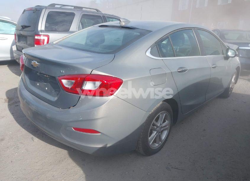 Photo 4 of 2017 Chevrolet Cruze LT AUTO (VIN 1G1BE5SM4H7277785)