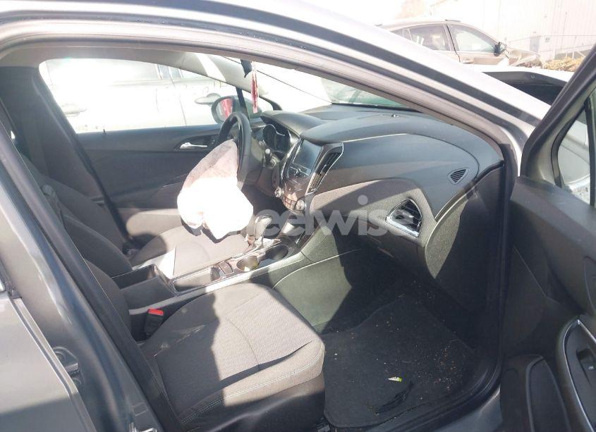 Photo 5 of 2017 Chevrolet Cruze LT AUTO (VIN 1G1BE5SM4H7277785)