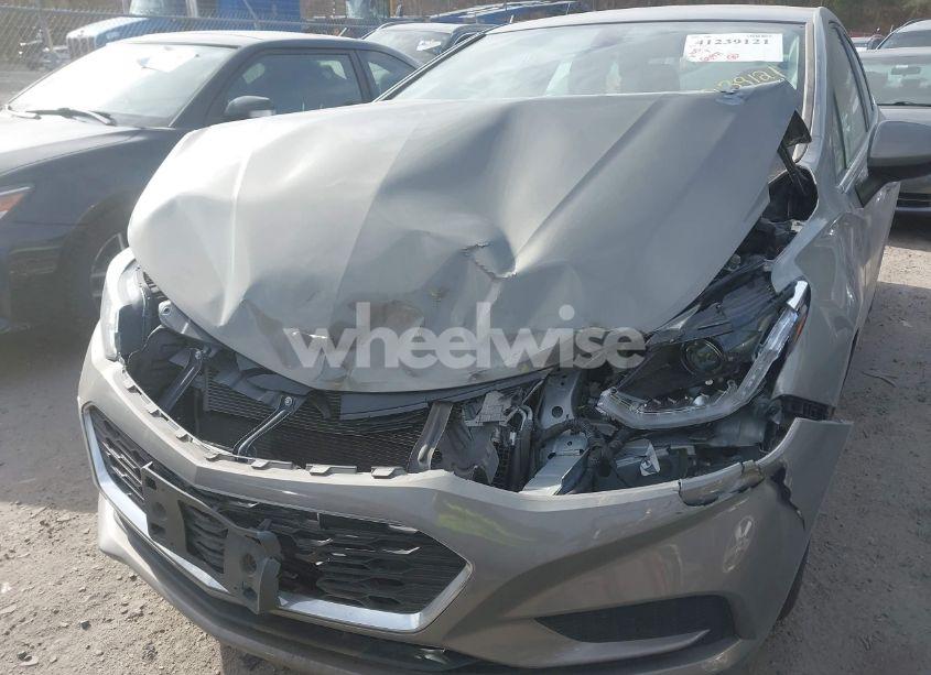 Photo 6 of 2017 Chevrolet Cruze LT AUTO (VIN 1G1BE5SM4H7277785)