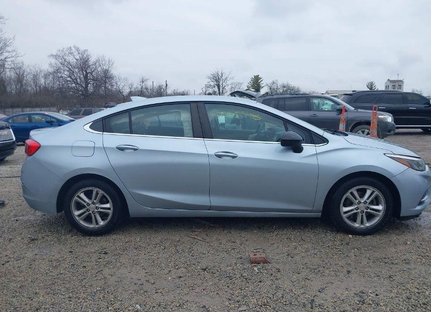 Photo 14 of 2018 Chevrolet Cruze LT AUTO (VIN 1G1BE5SM4J7100580)