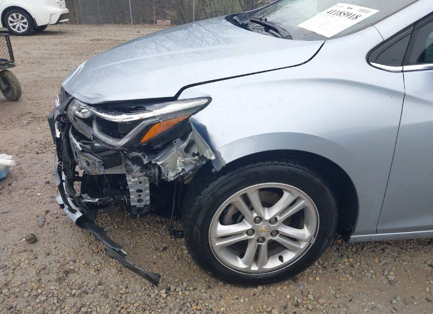 Photo 18 of 2018 Chevrolet Cruze LT AUTO (VIN 1G1BE5SM4J7100580)