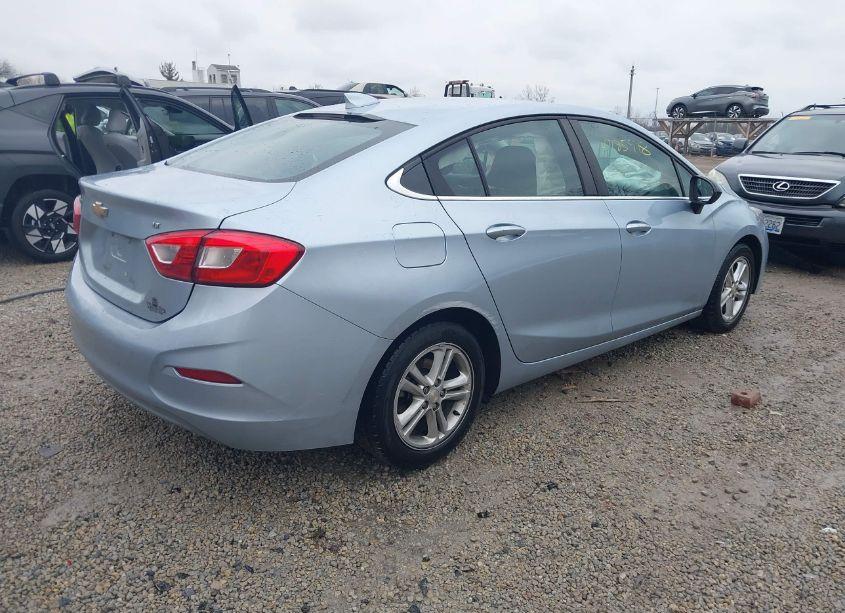 Photo 4 of 2018 Chevrolet Cruze LT AUTO (VIN 1G1BE5SM4J7100580)
