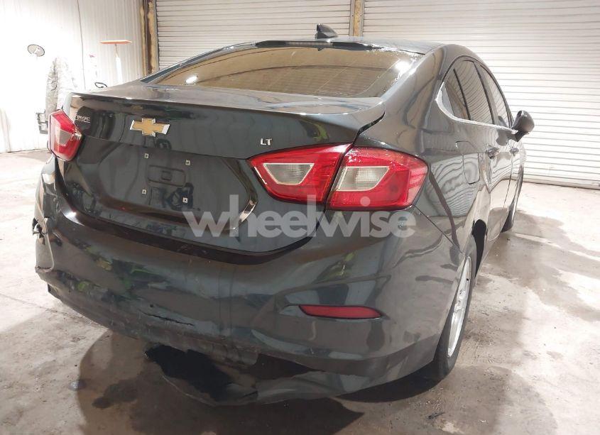 Photo 4 of 2018 Chevrolet Cruze LT AUTO (VIN 1G1BE5SM4J7113202)