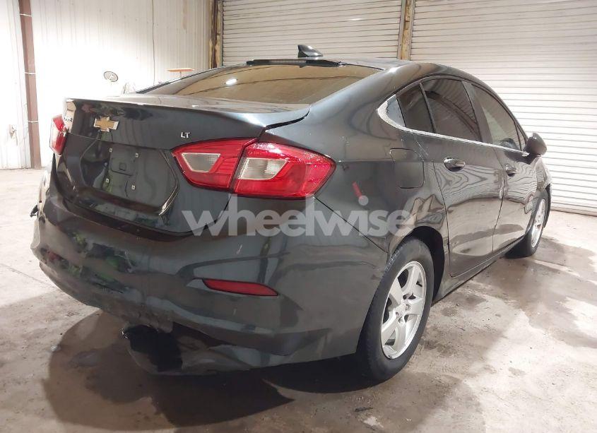 Photo 6 of 2018 Chevrolet Cruze LT AUTO (VIN 1G1BE5SM4J7113202)