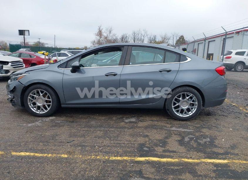 Photo 14 of 2018 Chevrolet Cruze LT AUTO (VIN 1G1BE5SM4J7121932)