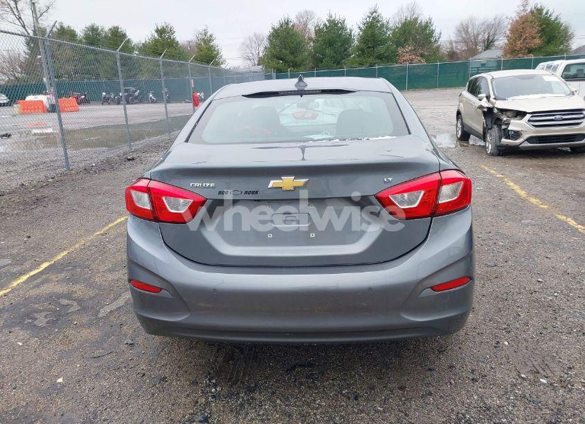 Photo 16 of 2018 Chevrolet Cruze LT AUTO (VIN 1G1BE5SM4J7121932)