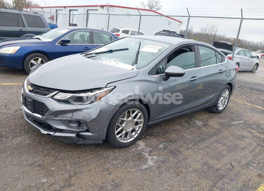 Photo 2 of 2018 Chevrolet Cruze LT AUTO (VIN 1G1BE5SM4J7121932)