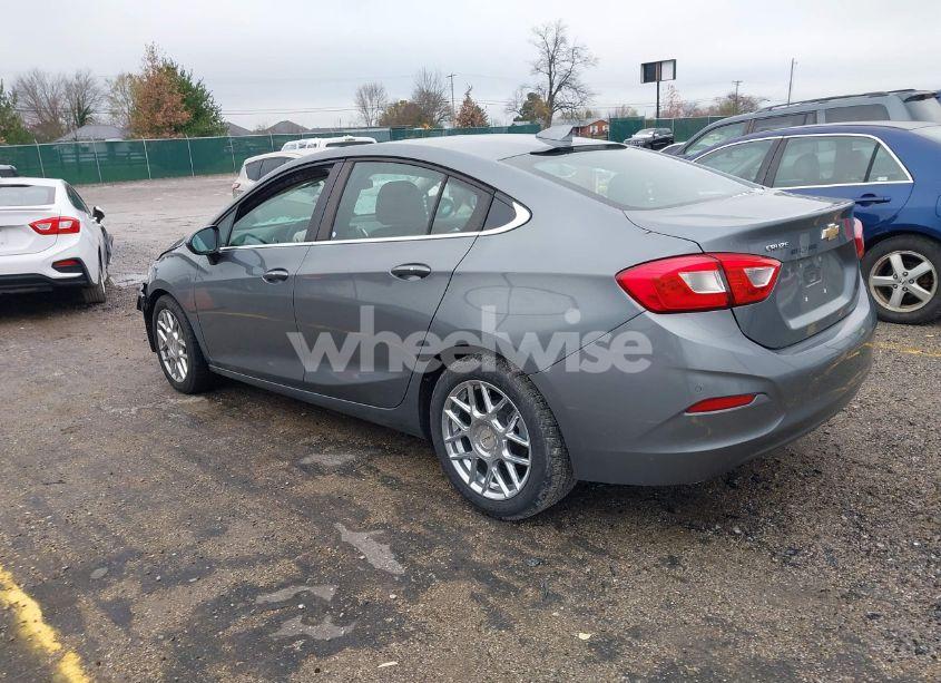 Photo 3 of 2018 Chevrolet Cruze LT AUTO (VIN 1G1BE5SM4J7121932)