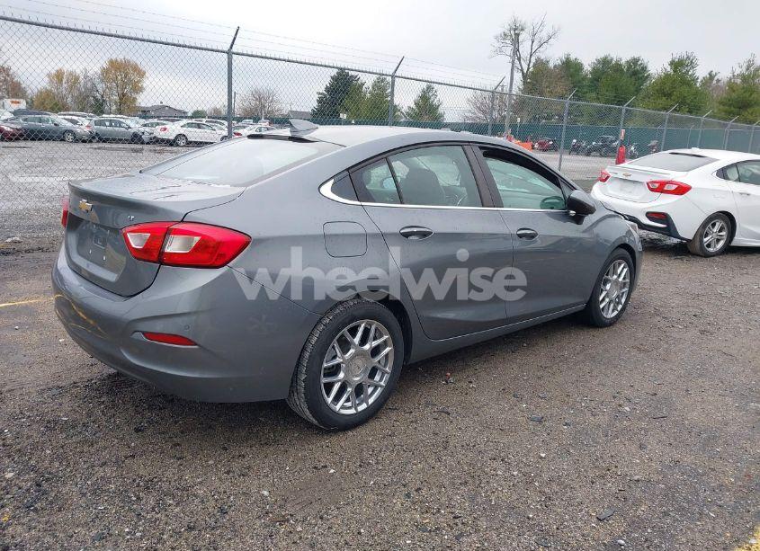 Photo 4 of 2018 Chevrolet Cruze LT AUTO (VIN 1G1BE5SM4J7121932)