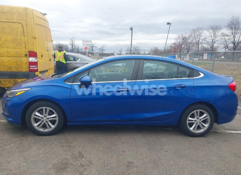 Photo 6 of 2018 Chevrolet Cruze LT AUTO (VIN 1G1BE5SM4J7126919)