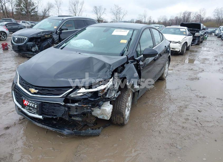 Photo 2 of 2018 Chevrolet Cruze LT AUTO (VIN 1G1BE5SM4J7151836)
