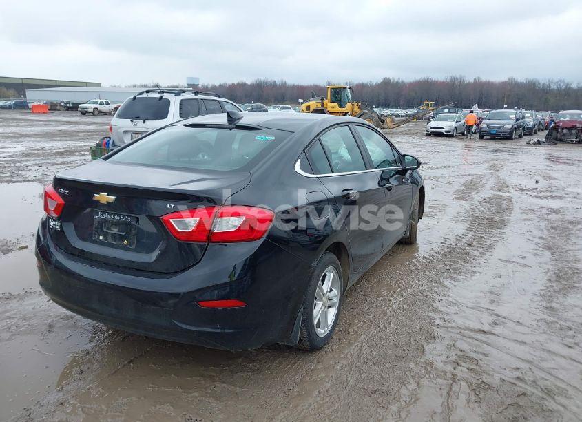 Photo 4 of 2018 Chevrolet Cruze LT AUTO (VIN 1G1BE5SM4J7151836)