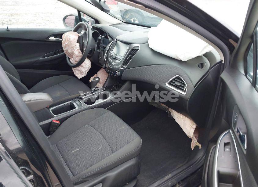 Photo 5 of 2018 Chevrolet Cruze LT AUTO (VIN 1G1BE5SM4J7151836)