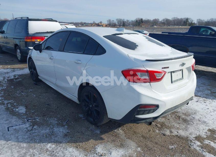 Photo 3 of 2018 Chevrolet Cruze LT AUTO (VIN 1G1BE5SM4J7171925)