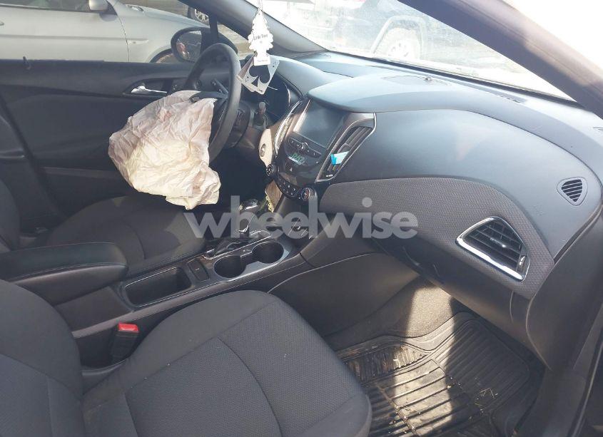 Photo 5 of 2018 Chevrolet Cruze LT AUTO (VIN 1G1BE5SM4J7171925)