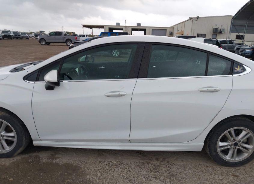 Photo 14 of 2018 Chevrolet Cruze LT AUTO (VIN 1G1BE5SM4J7189681)