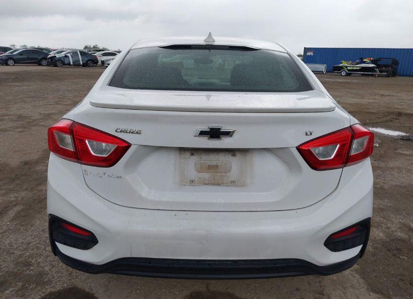Photo 16 of 2018 Chevrolet Cruze LT AUTO (VIN 1G1BE5SM4J7189681)