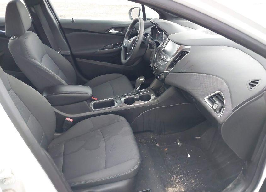 Photo 5 of 2018 Chevrolet Cruze LT AUTO (VIN 1G1BE5SM4J7189681)