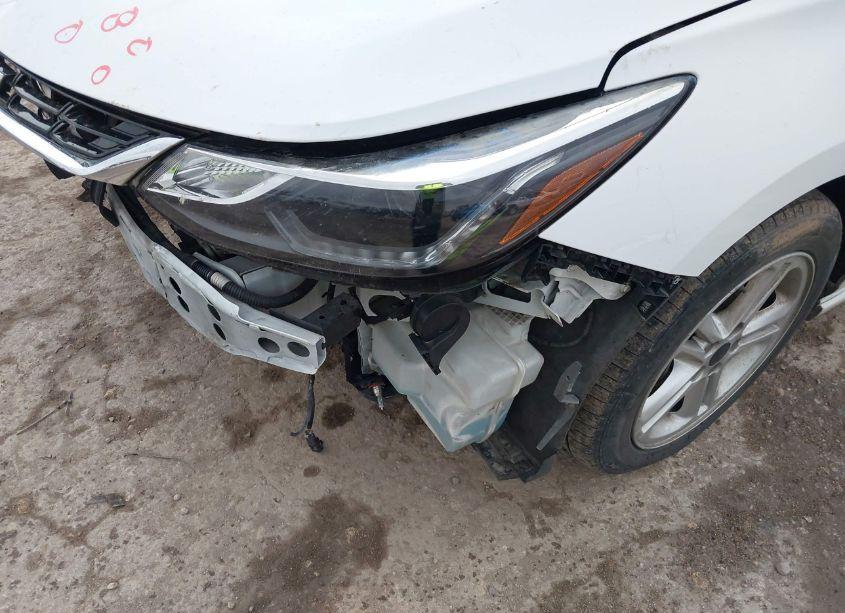 Photo 6 of 2018 Chevrolet Cruze LT AUTO (VIN 1G1BE5SM4J7189681)