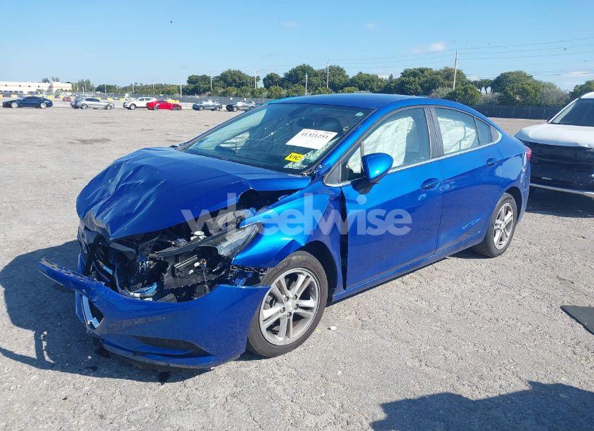 Photo 2 of 2018 Chevrolet Cruze LT AUTO (VIN 1G1BE5SM4J7196467)
