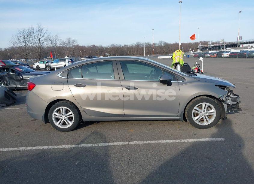 Photo 13 of 2018 Chevrolet Cruze LT AUTO (VIN 1G1BE5SM4J7207712)