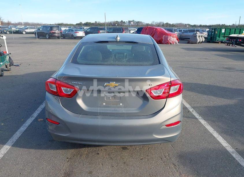 Photo 16 of 2018 Chevrolet Cruze LT AUTO (VIN 1G1BE5SM4J7207712)