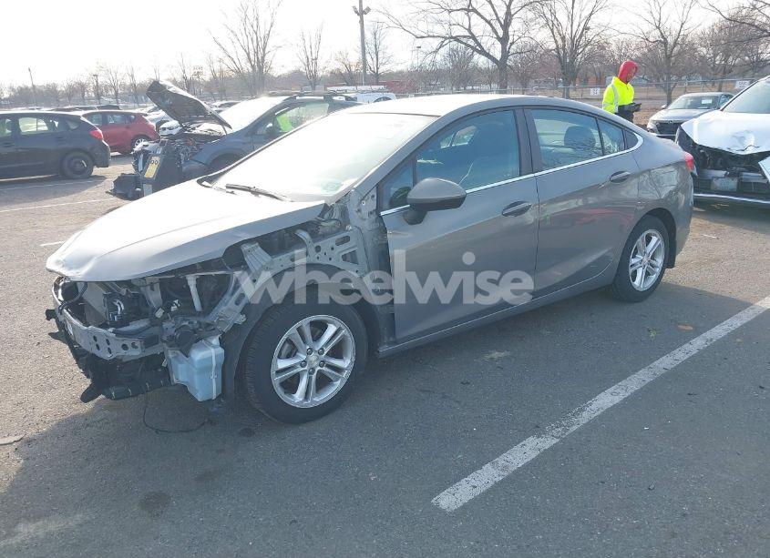 Photo 2 of 2018 Chevrolet Cruze LT AUTO (VIN 1G1BE5SM4J7207712)
