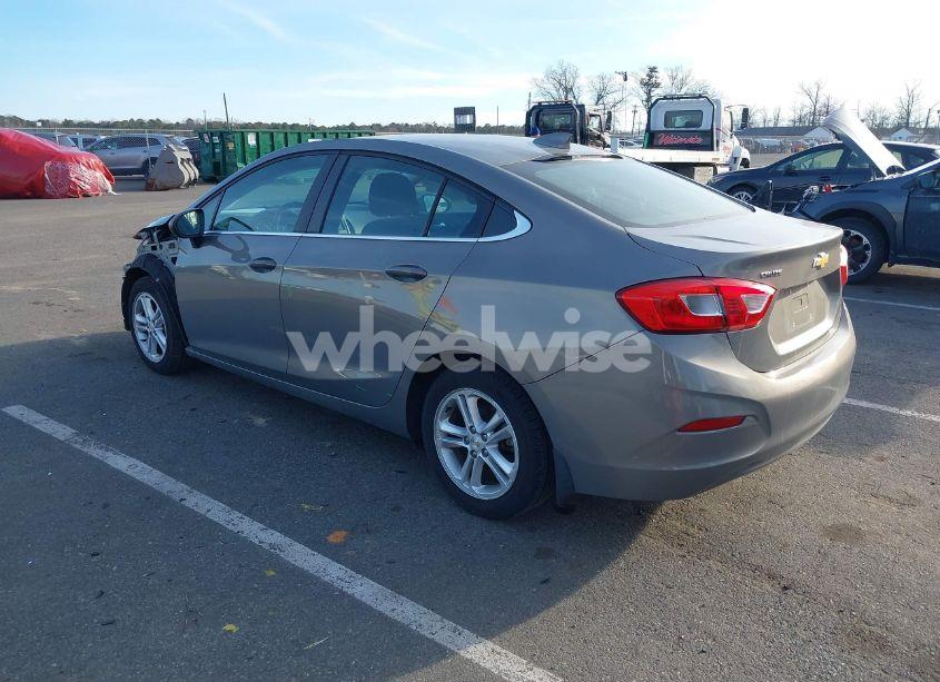 Photo 3 of 2018 Chevrolet Cruze LT AUTO (VIN 1G1BE5SM4J7207712)