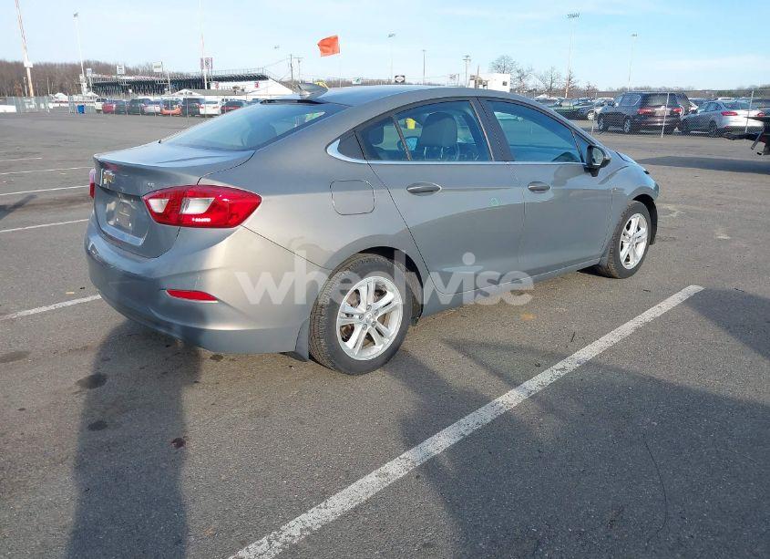Photo 4 of 2018 Chevrolet Cruze LT AUTO (VIN 1G1BE5SM4J7207712)