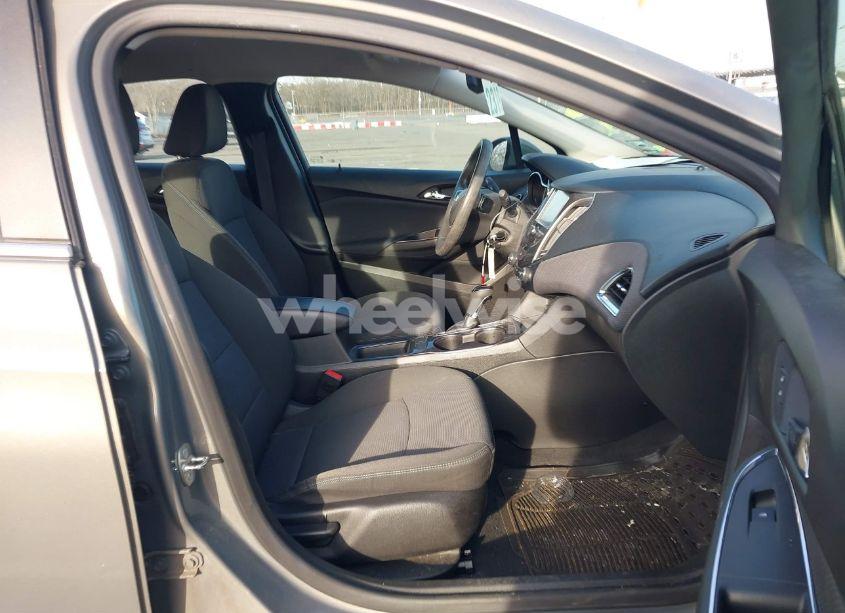 Photo 5 of 2018 Chevrolet Cruze LT AUTO (VIN 1G1BE5SM4J7207712)