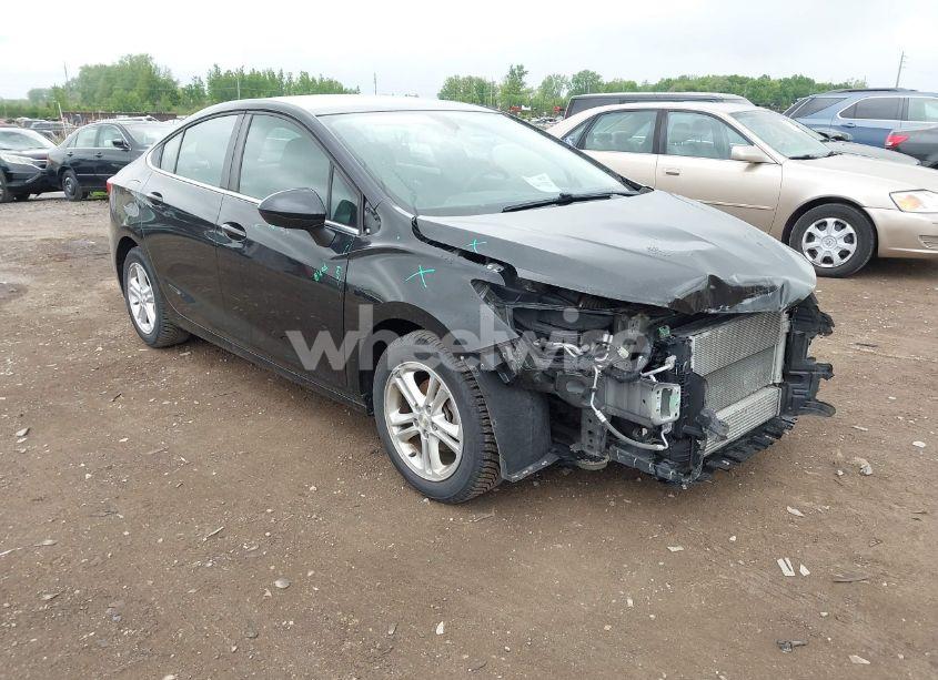 2018 Chevrolet Cruze LT AUTO (VIN 1G1BE5SM4J7208326) main photo