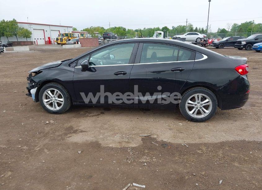 Photo 14 of 2018 Chevrolet Cruze LT AUTO (VIN 1G1BE5SM4J7208326)