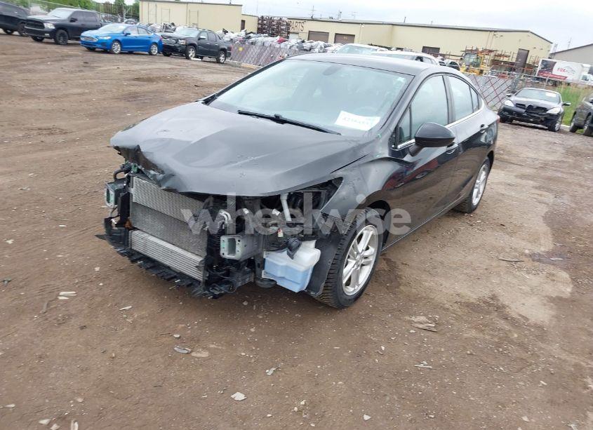 Photo 2 of 2018 Chevrolet Cruze LT AUTO (VIN 1G1BE5SM4J7208326)