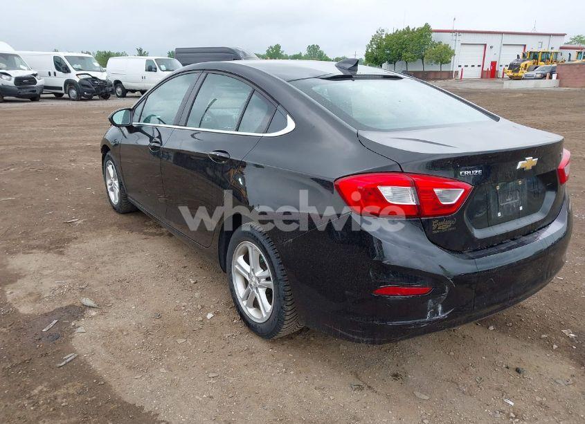 Photo 3 of 2018 Chevrolet Cruze LT AUTO (VIN 1G1BE5SM4J7208326)