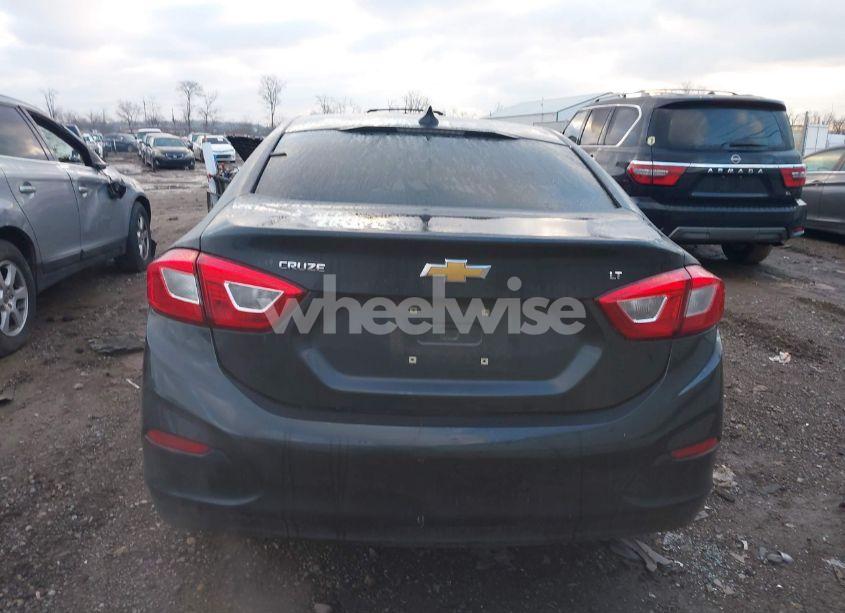 Photo 16 of 2018 Chevrolet Cruze LT AUTO (VIN 1G1BE5SM4J7210562)