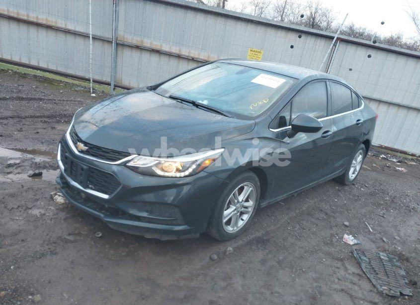 Photo 2 of 2018 Chevrolet Cruze LT AUTO (VIN 1G1BE5SM4J7210562)