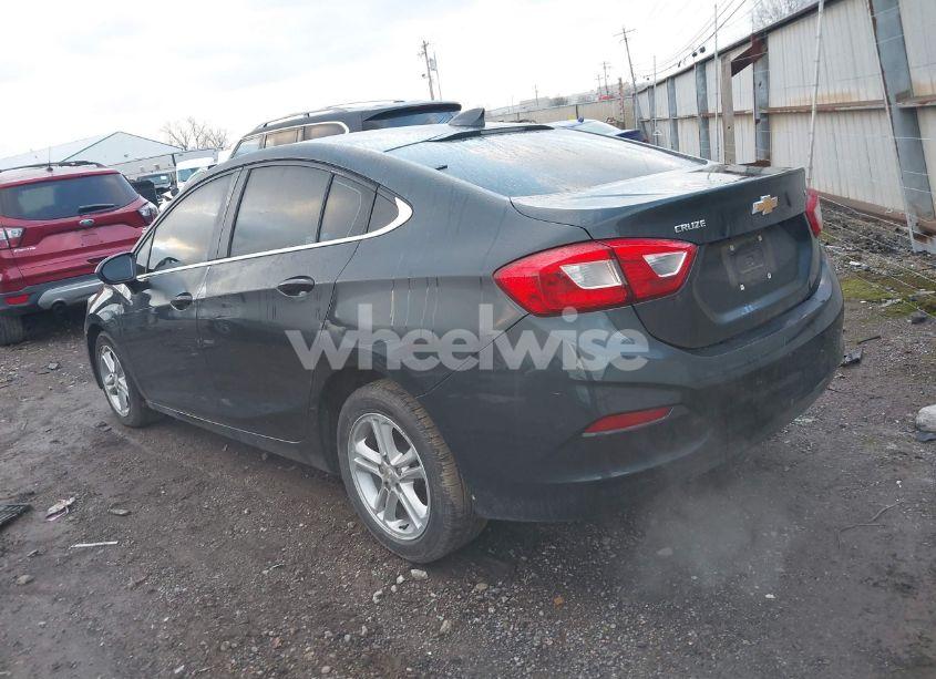 Photo 3 of 2018 Chevrolet Cruze LT AUTO (VIN 1G1BE5SM4J7210562)