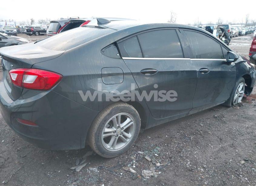Photo 4 of 2018 Chevrolet Cruze LT AUTO (VIN 1G1BE5SM4J7210562)
