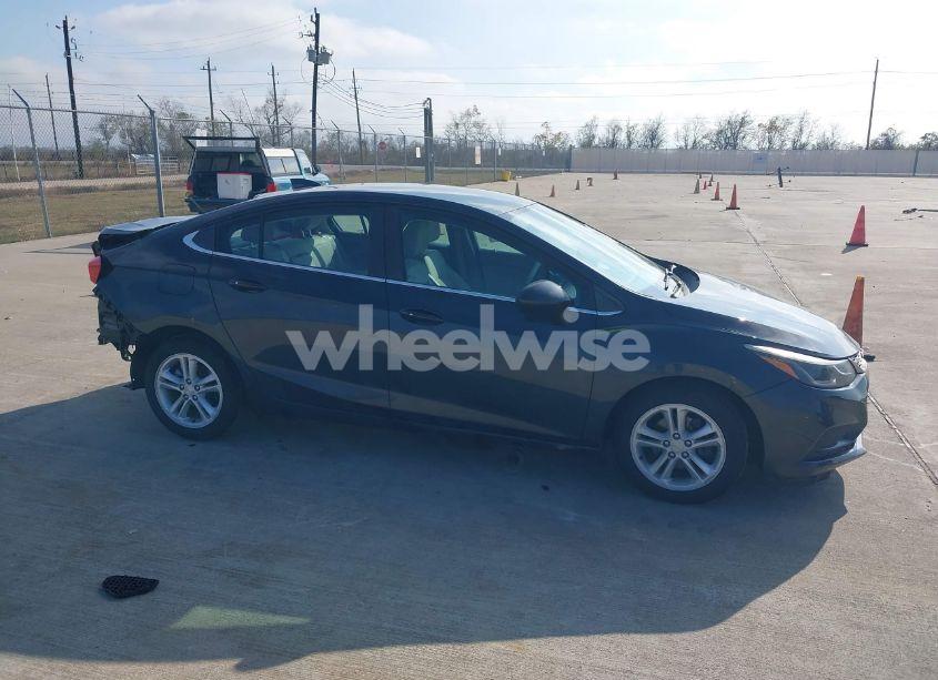 Photo 14 of 2018 Chevrolet Cruze LT AUTO (VIN 1G1BE5SM4J7226454)