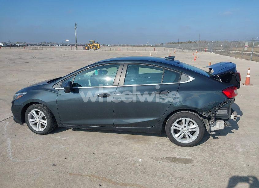 Photo 15 of 2018 Chevrolet Cruze LT AUTO (VIN 1G1BE5SM4J7226454)