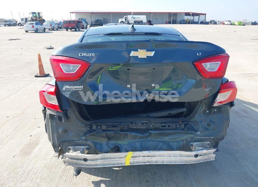 Photo 17 of 2018 Chevrolet Cruze LT AUTO (VIN 1G1BE5SM4J7226454)