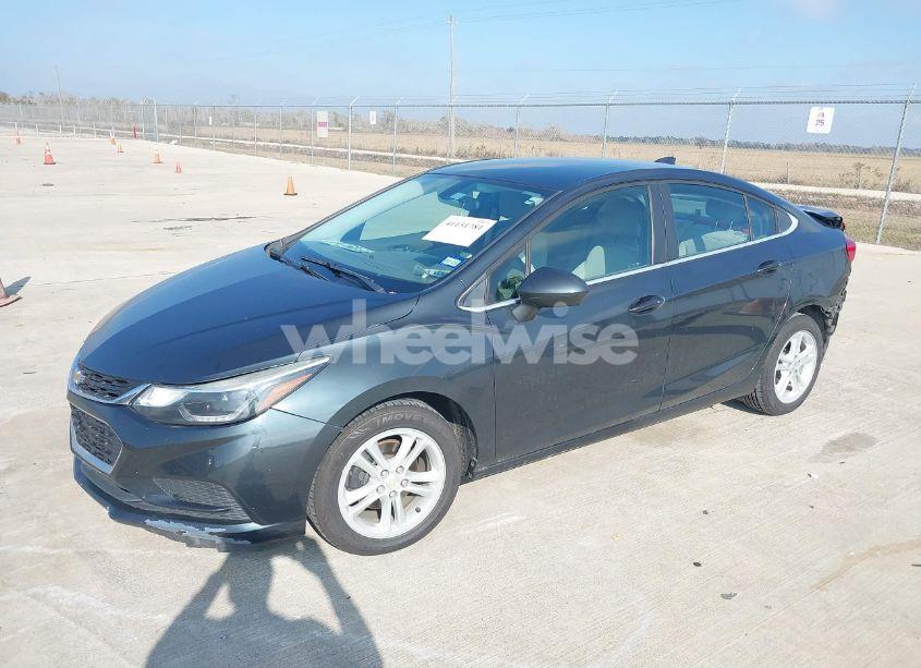 Photo 2 of 2018 Chevrolet Cruze LT AUTO (VIN 1G1BE5SM4J7226454)