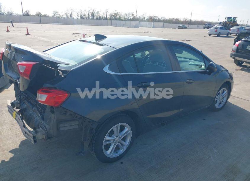 Photo 4 of 2018 Chevrolet Cruze LT AUTO (VIN 1G1BE5SM4J7226454)