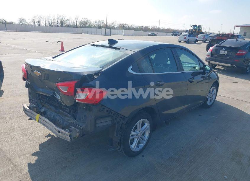 Photo 6 of 2018 Chevrolet Cruze LT AUTO (VIN 1G1BE5SM4J7226454)