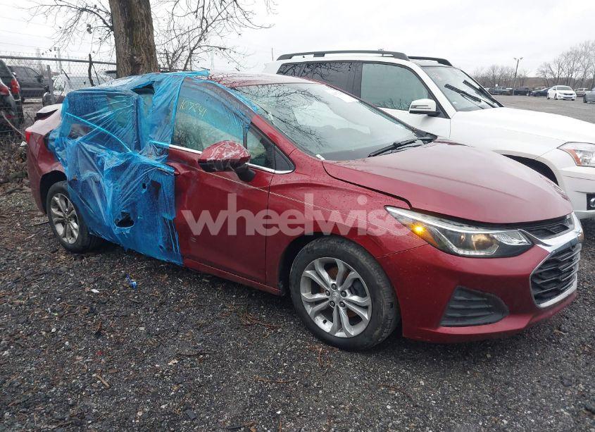 2019 Chevrolet Cruze LT (VIN 1G1BE5SM4K7107241) main photo