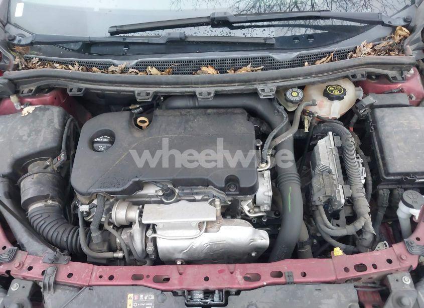 Photo 10 of 2019 Chevrolet Cruze LT (VIN 1G1BE5SM4K7107241)