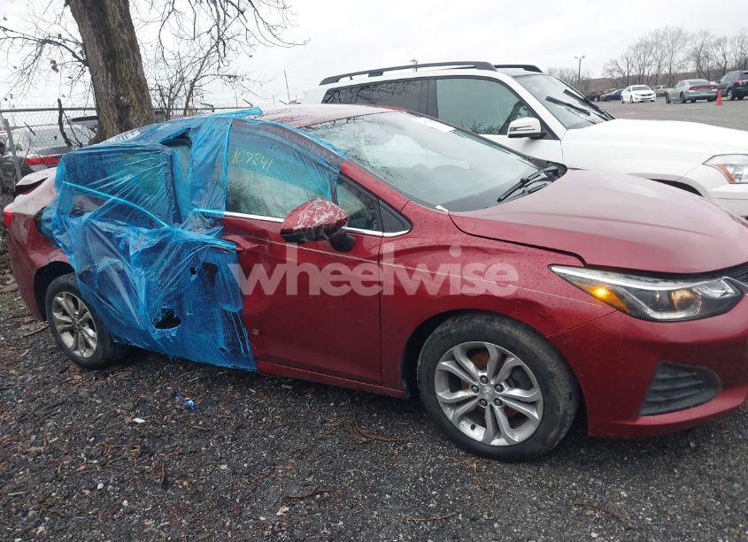 Photo 13 of 2019 Chevrolet Cruze LT (VIN 1G1BE5SM4K7107241)