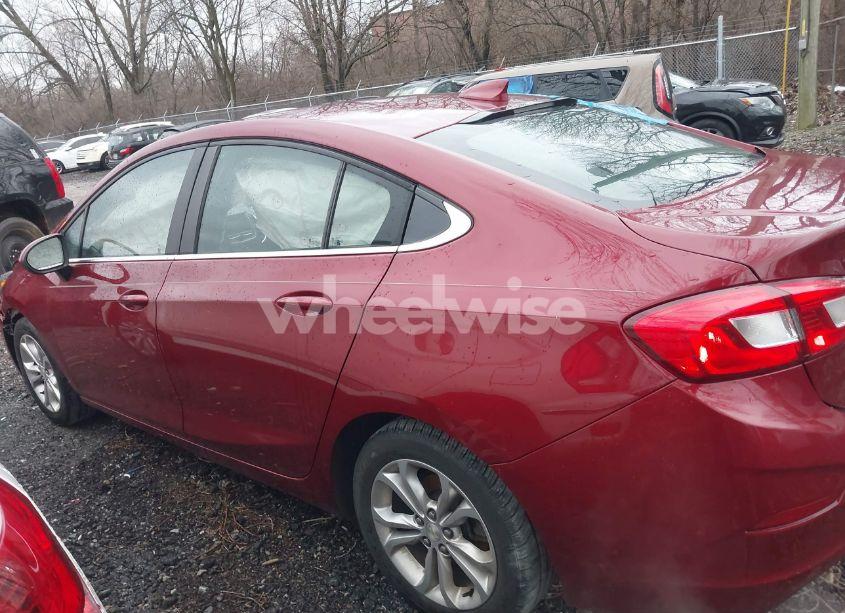 Photo 14 of 2019 Chevrolet Cruze LT (VIN 1G1BE5SM4K7107241)