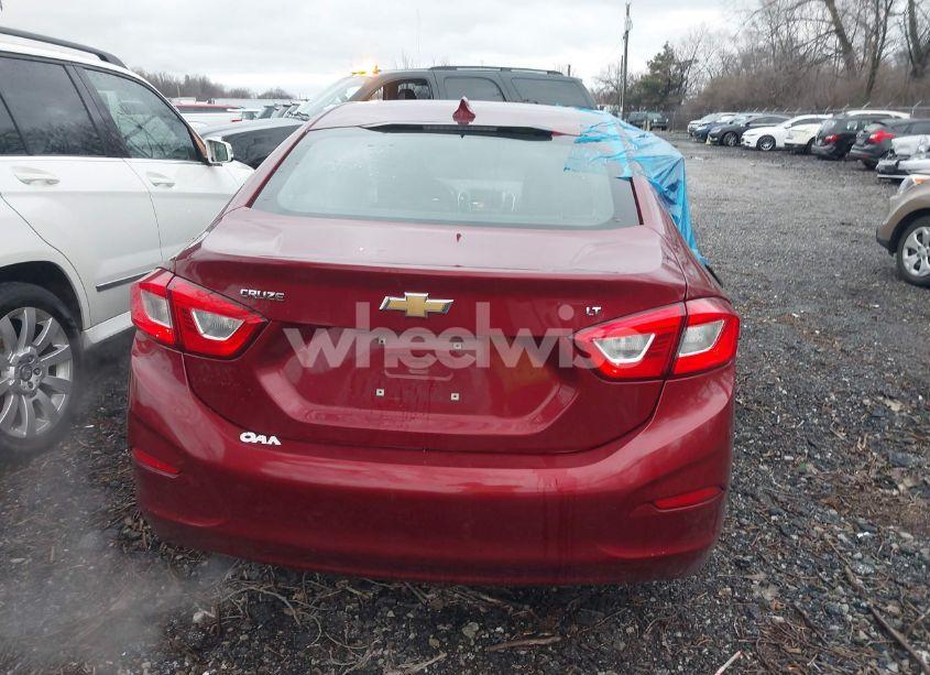 Photo 16 of 2019 Chevrolet Cruze LT (VIN 1G1BE5SM4K7107241)