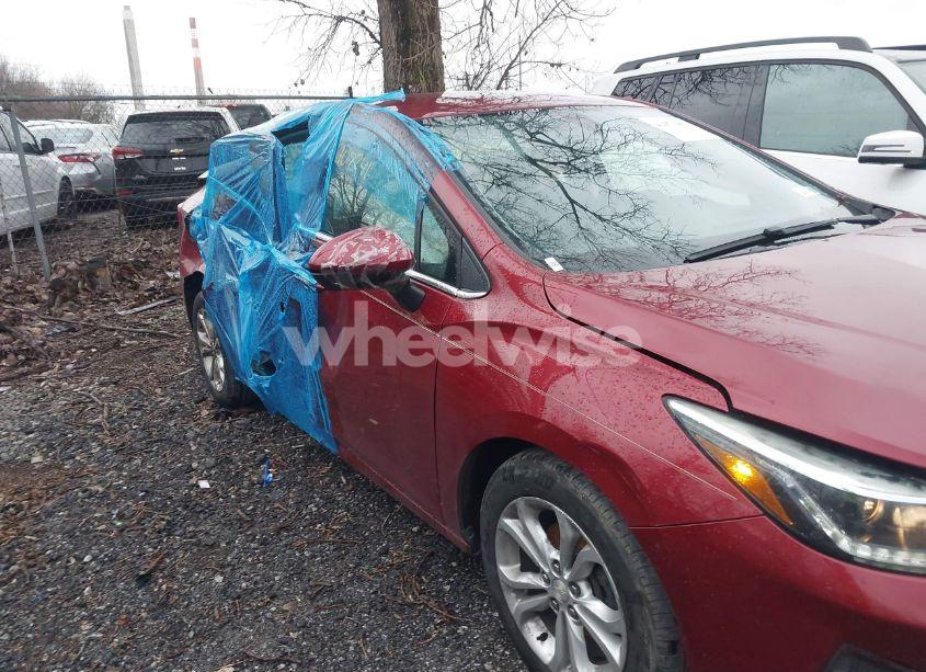 Photo 6 of 2019 Chevrolet Cruze LT (VIN 1G1BE5SM4K7107241)